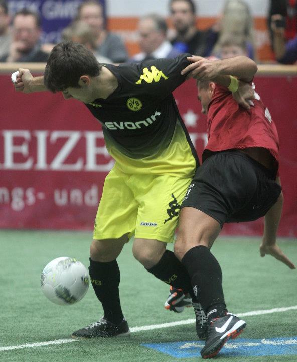 Der Torschützenkönig des Sparkasse & VGH CUP 2012 war ein Geburtstagskind! An seinem 19.Geburtstag beschenkte sich Semih Daglar von Borussia Dortmund als erfolgreichster Angreifer des gesamten Turniers mit der Torjägerkanone selbst.

Insgesamt 12 Turnie